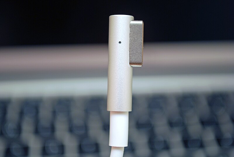 File:Right Angle Magsafe.jpg