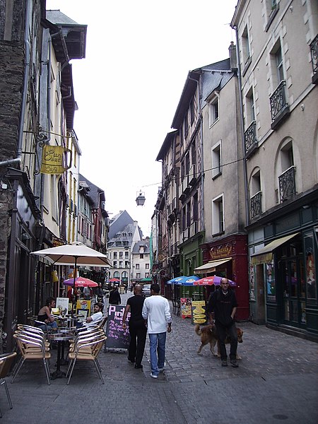 File:Rue St Michel Rennes.JPG