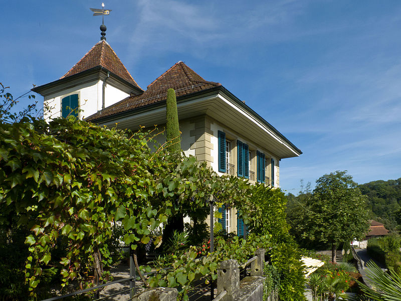 File:Schloss Bremgarten Südseite.jpg