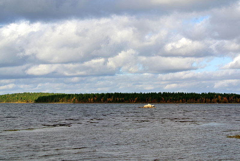 Файл:Stones on Yuskozero lake.JPG