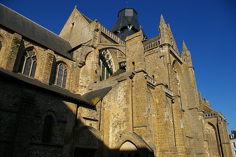 File:Basilique d'Evron.JPG