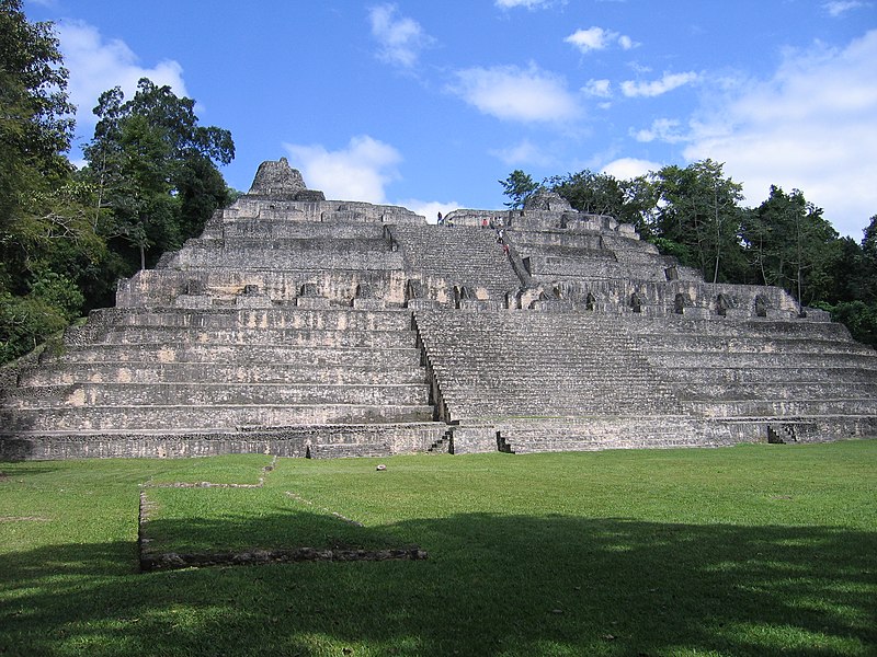 Archivo:Caracol, Belize, 2010.jpg