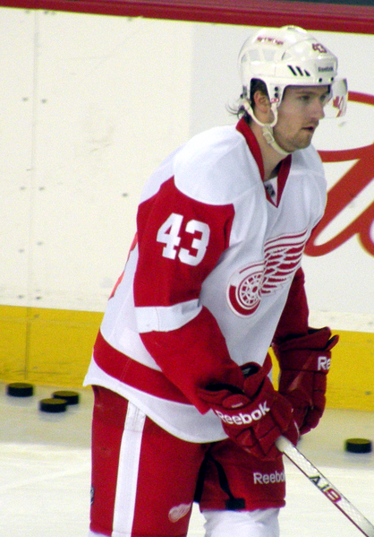 File:Darren Helm 2012.png