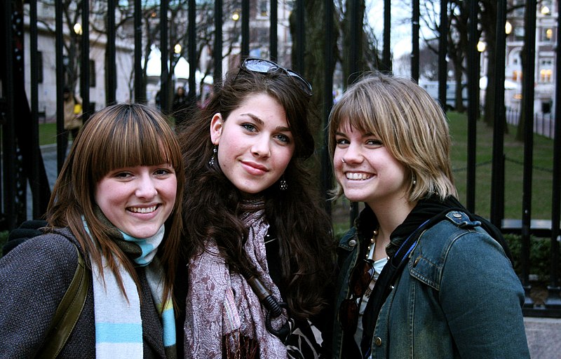 File:Girls at Columbia University.jpg