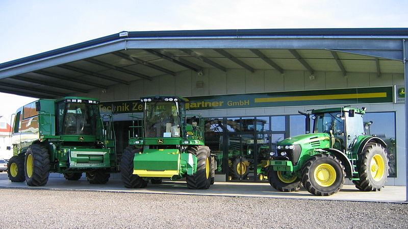 Файл:John Deere Machines 5545.jpg