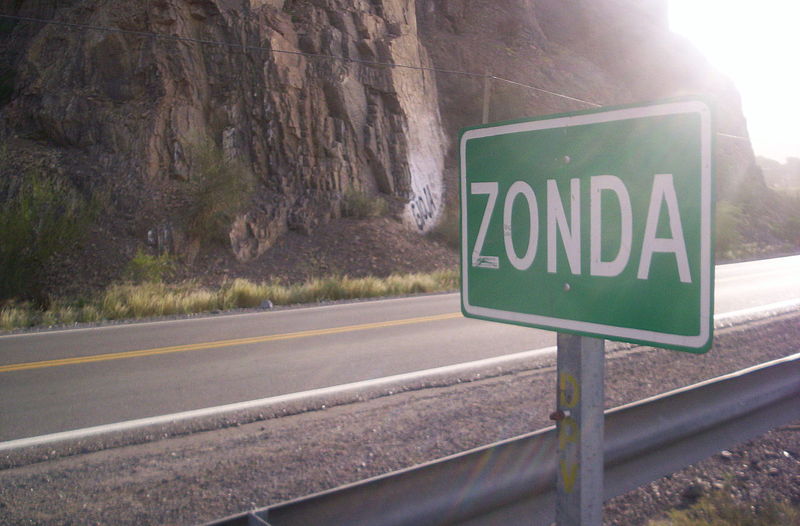 Archivo:Zonda San Juan Argentina.jpg