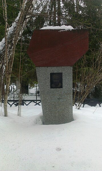 Файл:Cherbuzinskoye cemetery3905.jpg