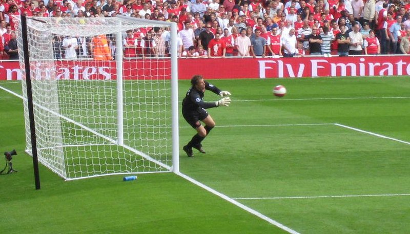 File:Jens Lehmann dive.JPG