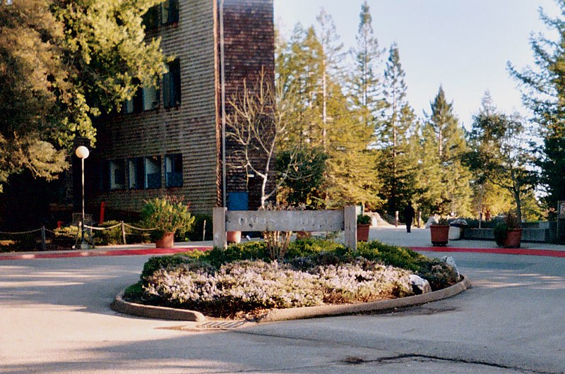 File:Oakes College 1.jpg