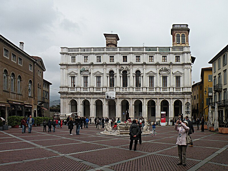 Файл:Palazzo Nuovo (Biblioteca Civica).jpg