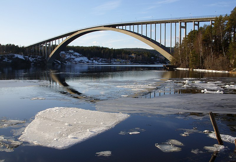 File:Sandö Bridge Sweden.jpg