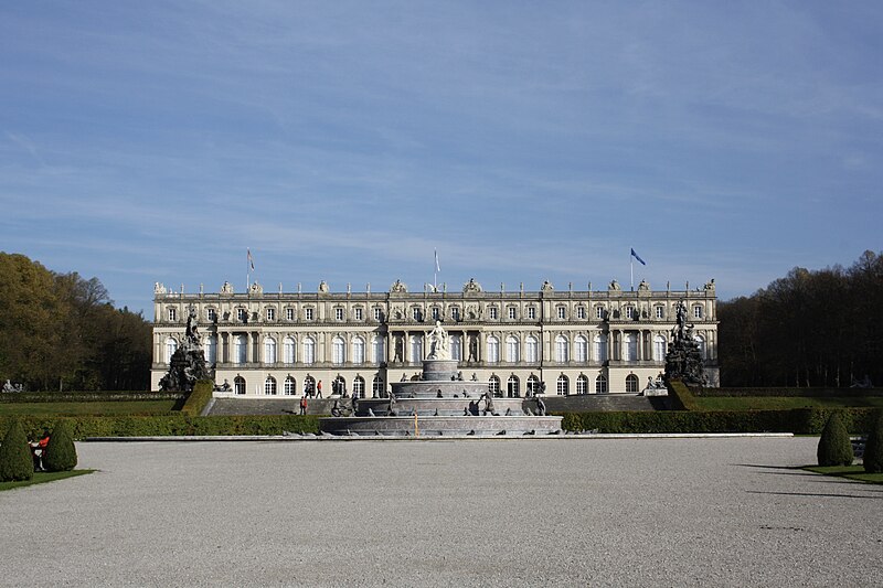 File:Schloss Herrenchiemsee.jpg