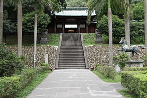 从五之鸟居遥望中门