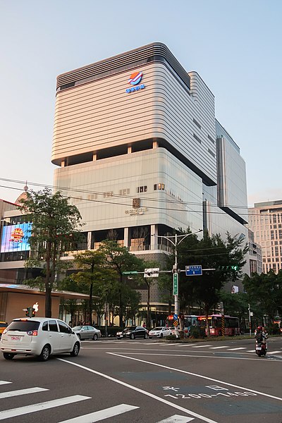 File:遠百信義A13 Outside view 202001.jpg