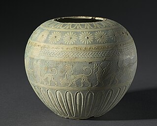 Ancient Greek egg-and-dart on an Ancient Egyptian Mit Rahina ware vessel, c.200 BC, faience, Cleveland Museum of Art, Cleveland, US