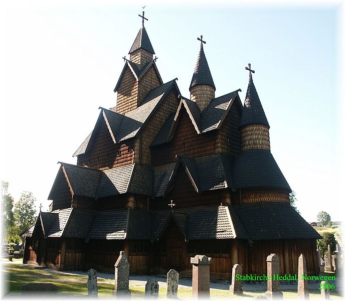 File:Heddal Stabkirche Gegenlicht.jpg