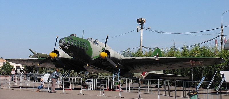 Файл:Il-4 front view Moscow.jpg