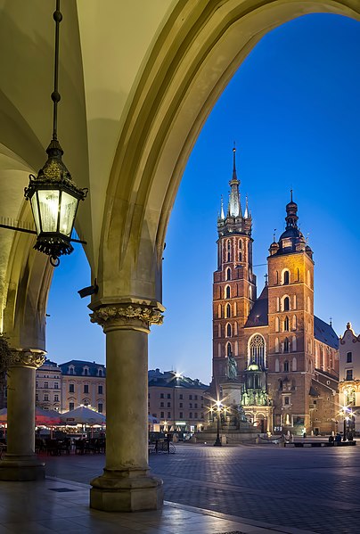 Файл:Krakow - Kosciol Mariacki.jpg