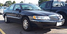 1998-2002 Lincoln Continental photographed in Sault Ste. Marie, Ontario, Canada