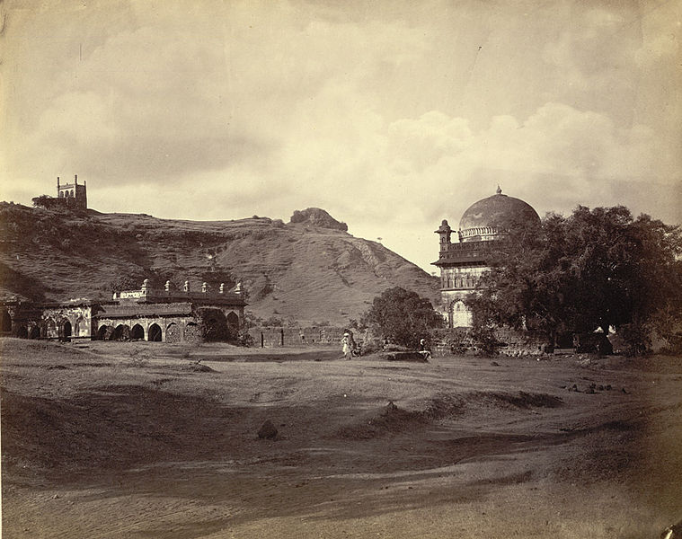 Файл:Malik Ambar's Tomb.jpg