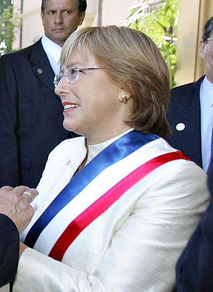 File:Michelle Bachelet Banda.jpeg