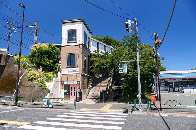 File:Musashi-Yamato-STA Entrance.jpg