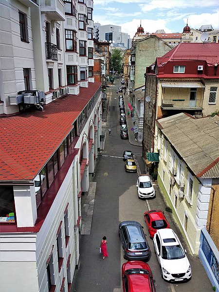 Файл:Mykhailivsky lane, Kyiv.jpg