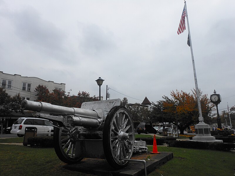 File:Pearl River NY Park.JPG