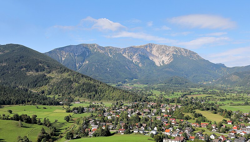 File:Puchberg - Schneeberg.JPG