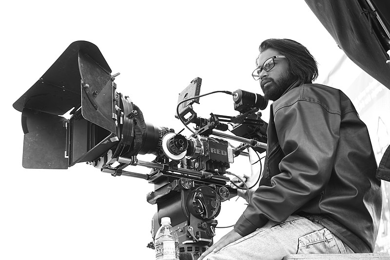 Archivo:Red camera rushikesh DOP3.jpg