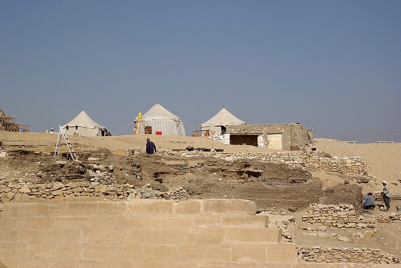 File:Saqqara BW 17.jpg