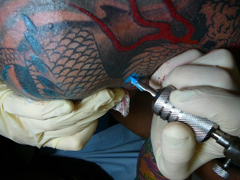 Файл:Tattooing in progress.jpg