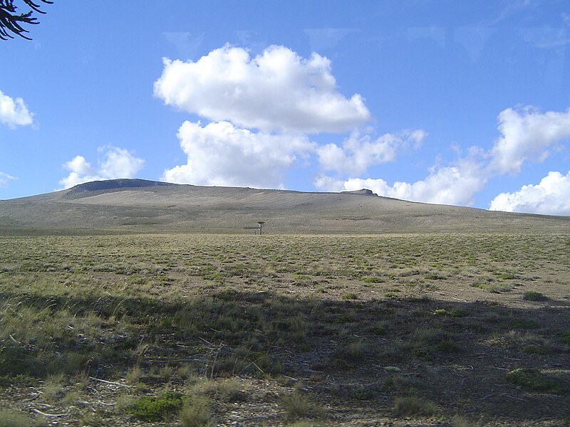 Archivo:VOLCAN BATEA MAHUIDA NEUQUEN.JPG