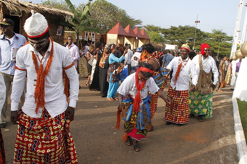 File:Groupe danse sud ouest1.jpg