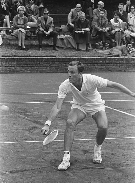 Archivo:John Newcombe.jpg