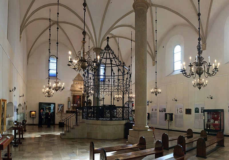 File:Krakow Old Synagogue G21.jpg