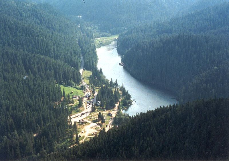 File:Lacul rosu1.jpg