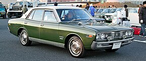 第三代日產Cedric230型Deluxe四門轎車(後期)