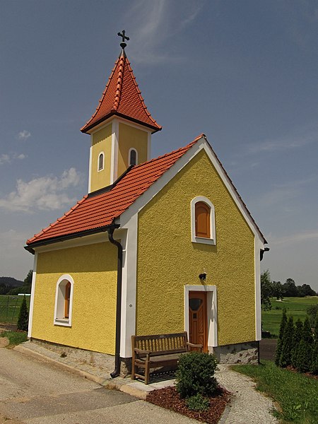 File:Ortskapelle Mistelbach.jpg