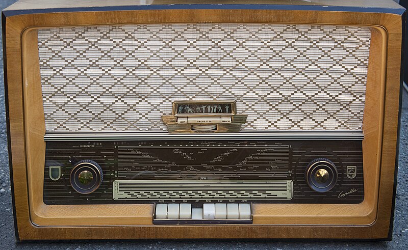 Archivo:Radio-philips-capella hg.jpg