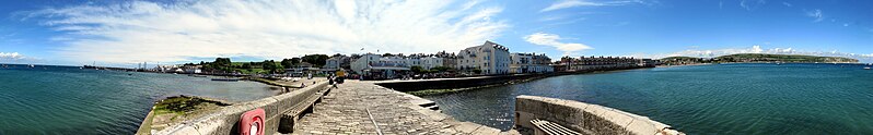 File:SwanageSeafront.jpg