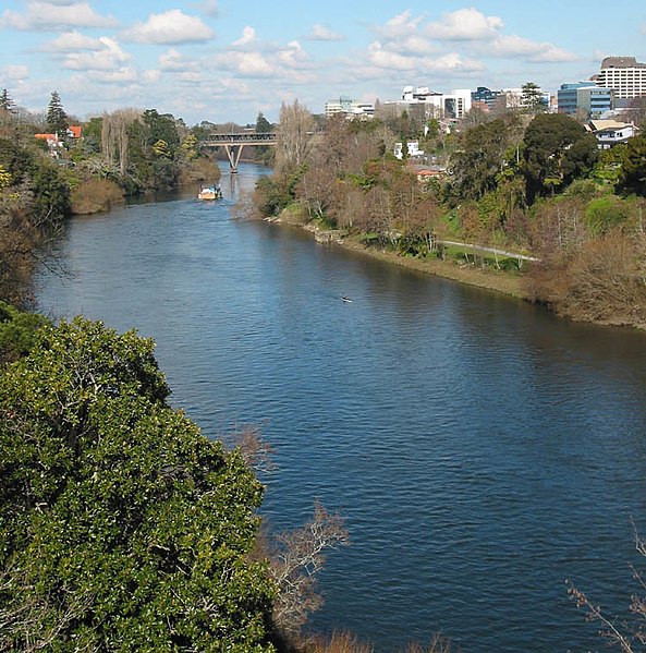 File:Waikato river 750px.jpg