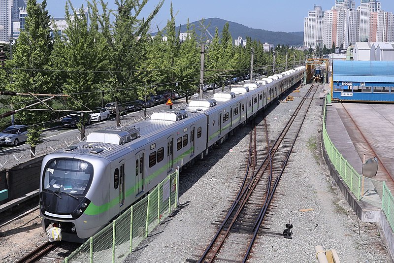 File:台鐵EMU900型電聯車.jpg