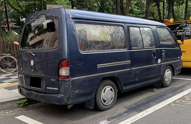 File:01 Hyundai Grace (1993).jpg