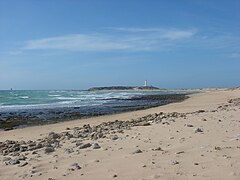 Vista parcial de la playa de Los Caños de Meca con el cabo al fondo.