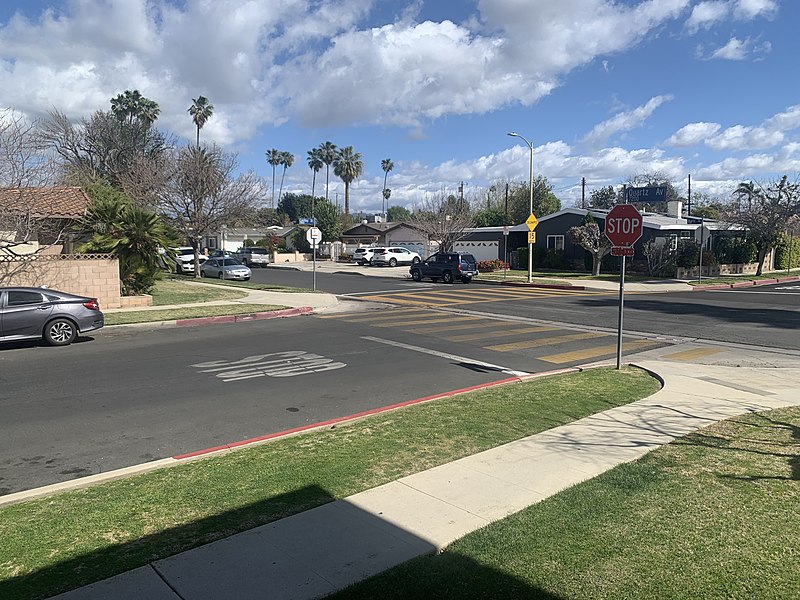 File:Cantlay and Quartz Avenue.jpg