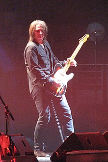 Ian Haug at the Across the Great Divide Tour in Sydney, 2007.