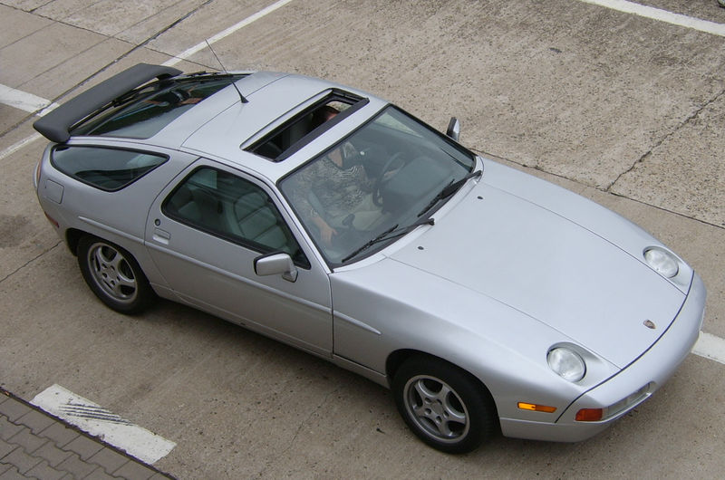 Файл:Porsche928.jpg