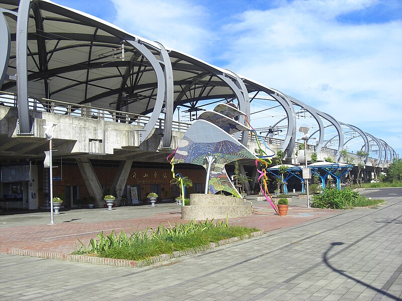 File:TRA Dongshan Station.JPG