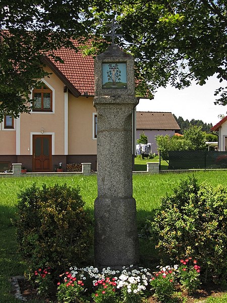 File:Tabernakel-Pfeiler in Eggern.jpg